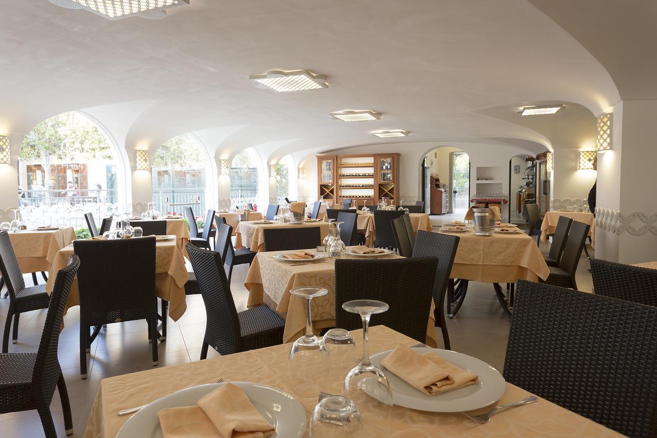 Hotel La Pergola Santa Maria di Castellabate Exterior photo